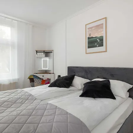 Апартаменти Family Near The In By Renters