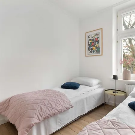 Апартаменти Family Near The In By Renters *